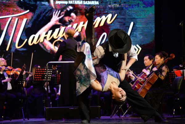 «Танцуют все»: Филармония Якутии в ритме танца