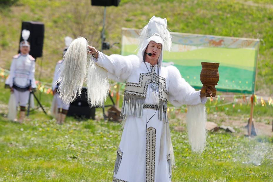Сотрудники Алмазэргиэнбанка приняли участие в праздновании Ысыаха во Владивостоке