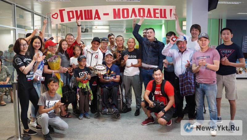 Первый боец UFC из Якутии Григорий Попов прилетел в Якутск