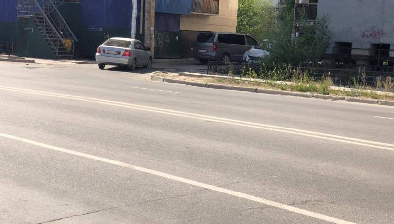 В Якутске на четырехполосных улицах начали наносить двойные сплошные разметки. Жители недовольны