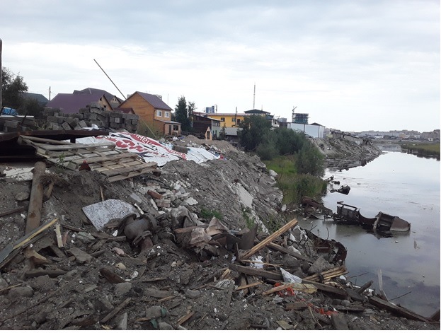 В Якутске выявлено захламление водоохранной зоны реки Лена