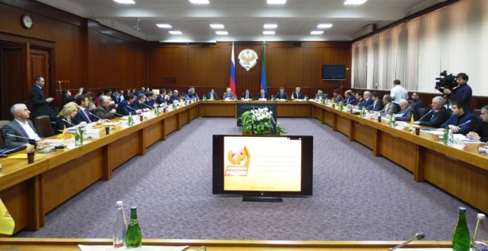 В Махачкале за круглым столом обсудили межнациональные отношения в России