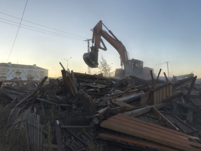 Снос аварийных домов в Якутске продолжается