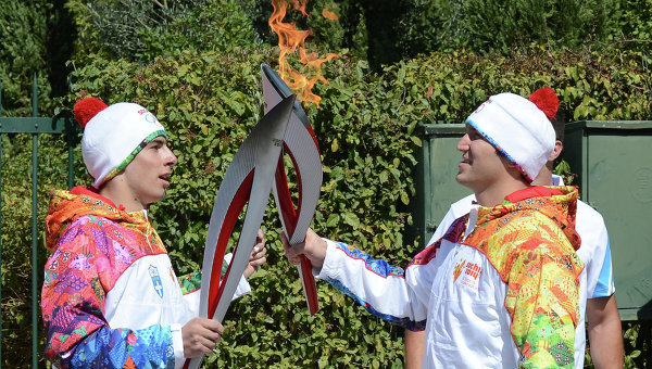 Овечкин передал факел Олимпийской эстафеты якутским школьникам (+видео)