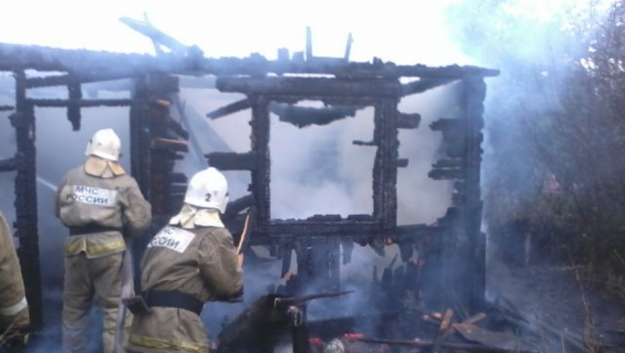 В Ленске сгорел дачный дом