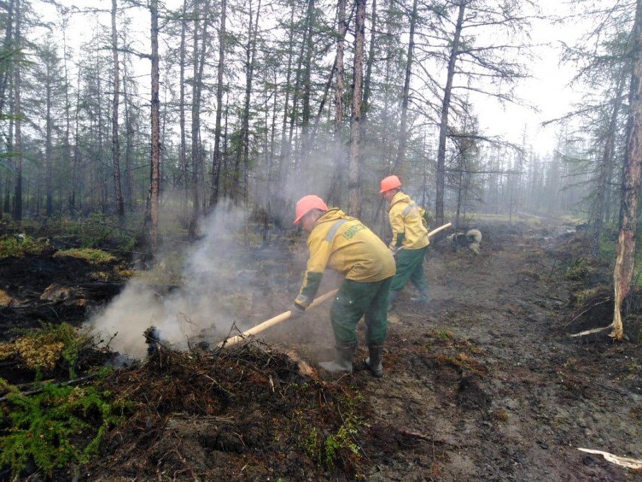 В Якутии тушат пять пожаров, из них действующих два