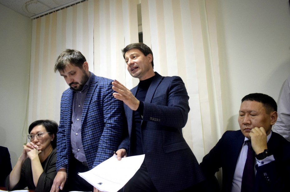 Непростое решение: Сардана Авксентьева объявила об увольнении Владимира Федорова