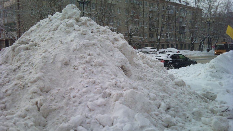 Жителей частного сектора призывают не складировать снег со дворов на городских улицах