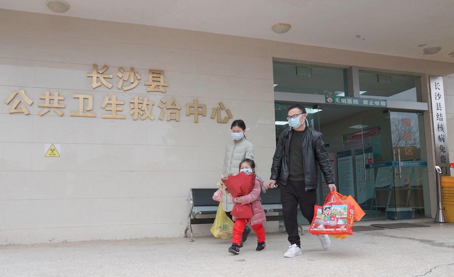 Из больниц в Китае выписываются люди, переболевшие пневмонией, вызванной коронавирусом