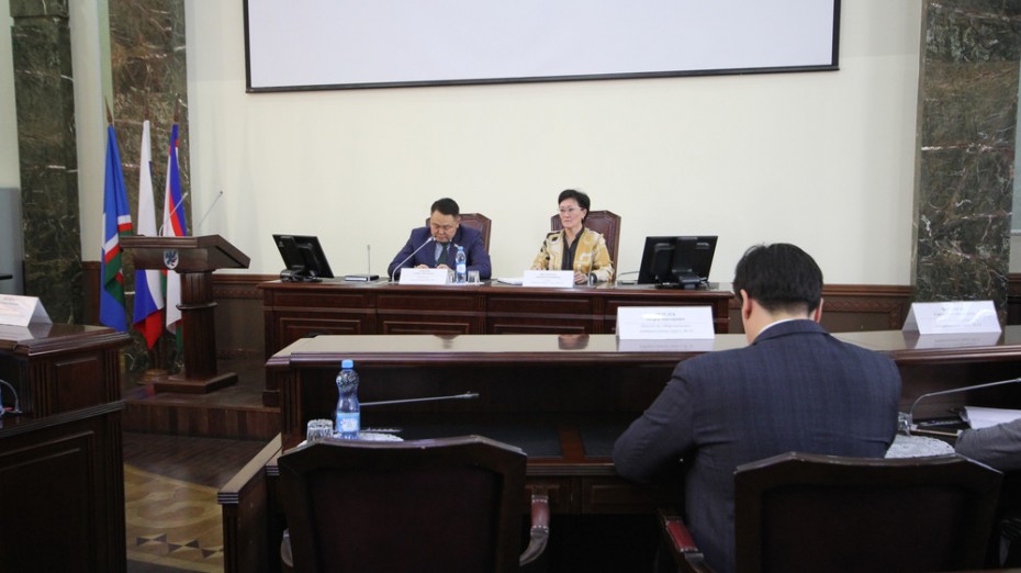 Сардана Авксентьева встретилась с депутатами Якутской городской Думы перед XIV (очередной) сессией