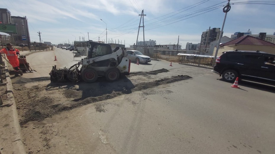 Ямочный ремонт улиц в Якутске идет по графику