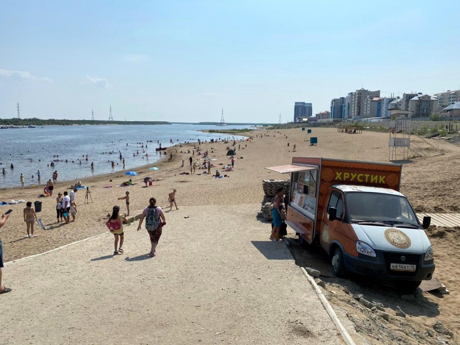 На городском пляже Якутска соблюдаются все меры безопасности