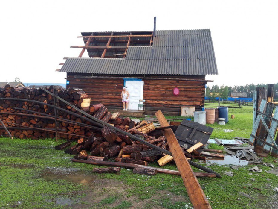 Фотофакт: Крупный град нанес ущерб жителям Ленского района