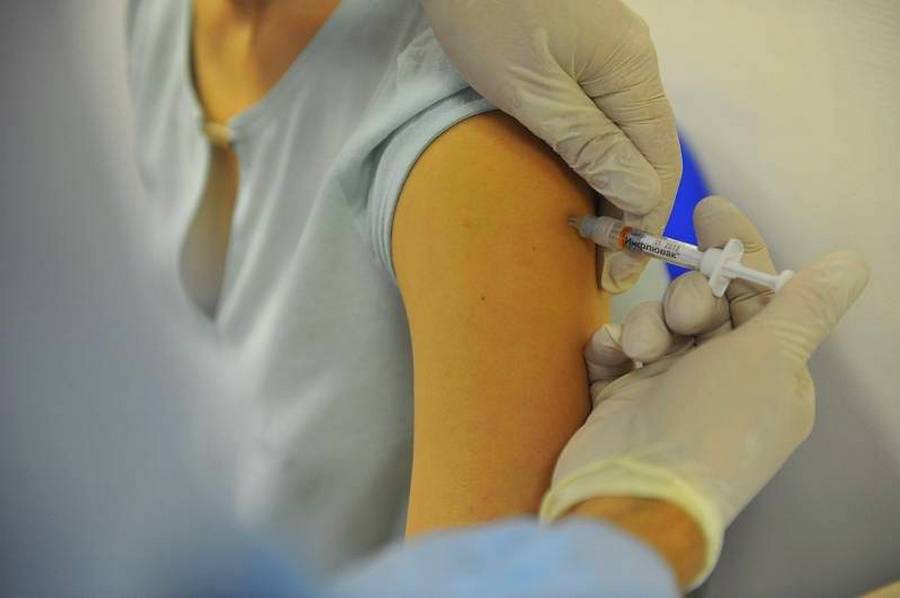 Более 10 тысяч школьников Якутска прошли вакцинацию против гриппа и ОРВИ