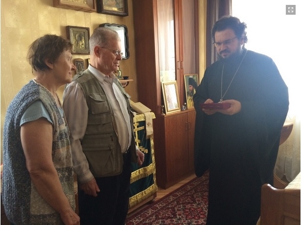 Первая медаль Якутской епархии вручена родителям  епископа Зосимы