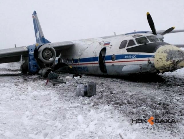 Экипаж Ан-26, совершившего аварийную посадку в аэропорту «Белая-Гора», проверят на алкоголь